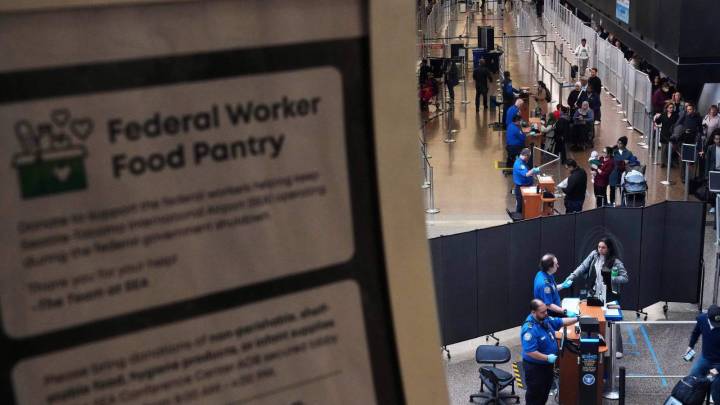 Trump administration seeks to halt SNAP food aid payments after a court order