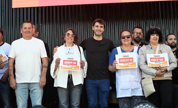 Torres encabezó el 130° aniversario de Corcovado y firmó acuerdos para construcción, adoquinado y la extensión de red de gas