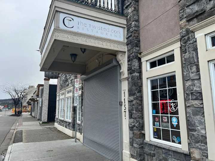 Employee arrested after illicit drugs sold at well-known restaurant in Prince George, B.C.: police