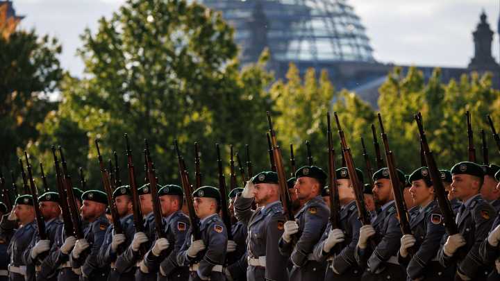 Bruselas propone armonizar la regulación para crear un Schengen de movilidad militar en 2027