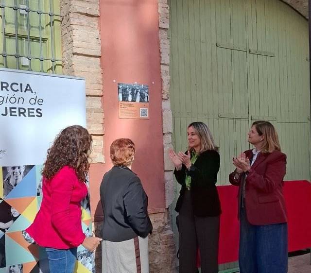 Una placa en el futuro Museo de la Conserva de Alcantarilla rinde homenaje a las primeras mujeres conserveras