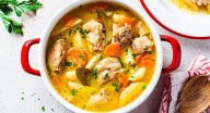 Día Mundial del Caldo de Pollo: la receta que, para muchos, cura todo mal físico y hasta emocional
