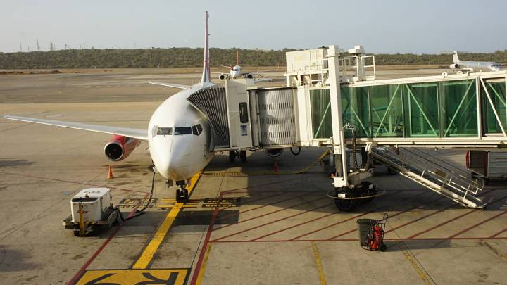 FAA Issues Warning Over Venezuela Hazards As Airlines Cancel Flights