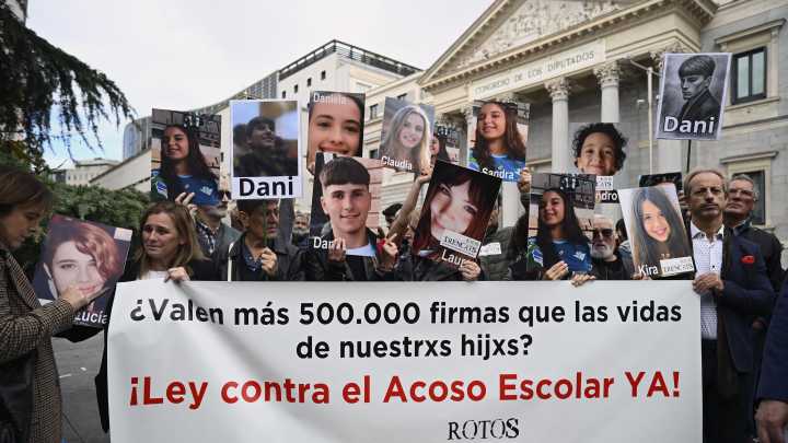 Familias de víctimas de acoso escolar exigen ante el Congreso una Ley Integral y un cambio urgente en los protocolos