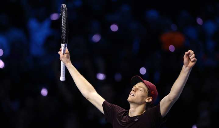 ¡Regresó el número 1! Jannik Sinner derrota a Carlos Alcaraz y se queda con el título de ATP Finals