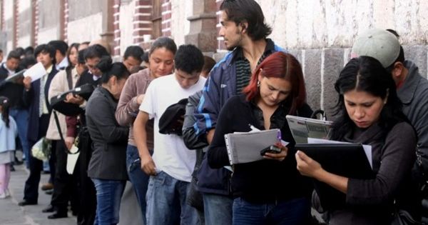 Crisis laboral sin freno: el empleo formal cayó al nivel más bajo en dos años