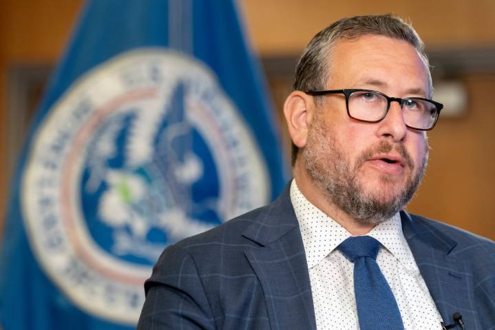 USCIS anuncia aumento en las tarifas de trámites migratorios debido a la inflación