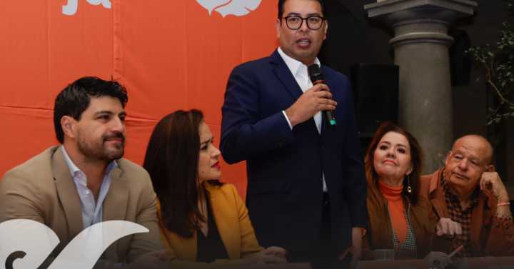 Néstor Camarillo manifiesta disposición para apoyar desde el Senado al gobernador