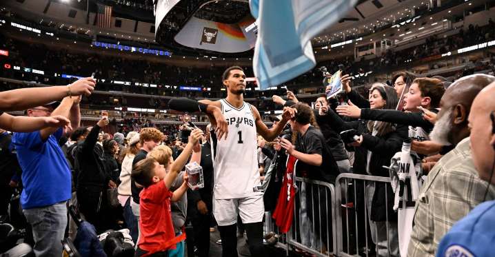 How Victor Wembanyama sparked a statement win in Chicago