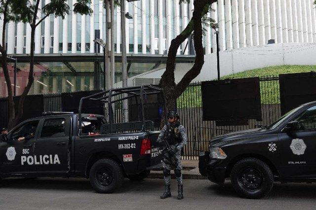 Senado restringe acceso a medios ante expectativa por presunta renuncia de Gertz Manero