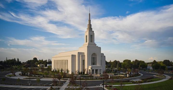 Latter-day Saints temple opens for public tours in Burley, Idaho