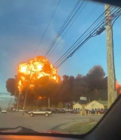 Cargo plane crash in Kentucky kills 3, injures 11