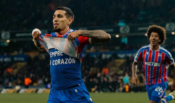 Daniel Muñoz, gol, victoria y una dedicatoria especial con el Palace