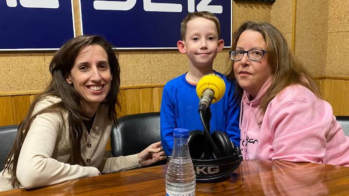 "Mi madre es una heroína": la lección de amor de un niño de Cuenca con TDAH