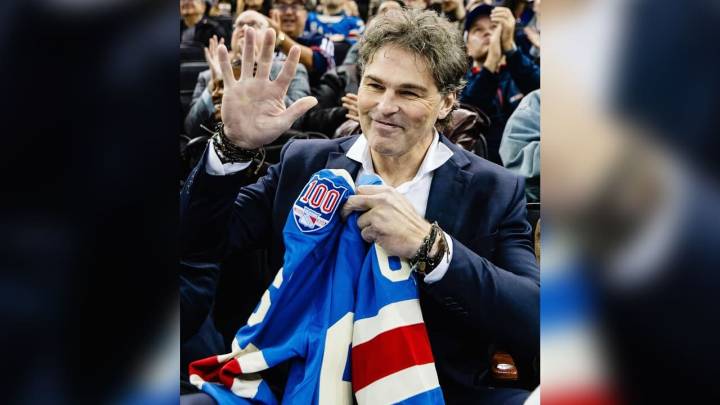 Jagr cheers on Rangers at Madison Square Garden