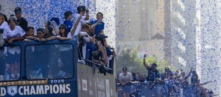 Los Dodgers desatan la euforia masiva en Los Ángeles por su triunfo en la Serie Mundial