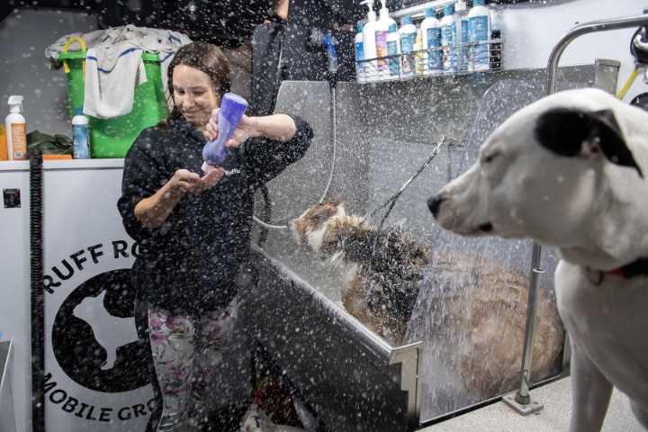 ‘Everyone needs some good stuff’: Veteran organizes outreach event at Share House Men’s Shelter in downtown Vancouver