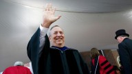 Qué saber sobre Larry Summers, que tomó una excedencia en Harvard por los emails de Epstein