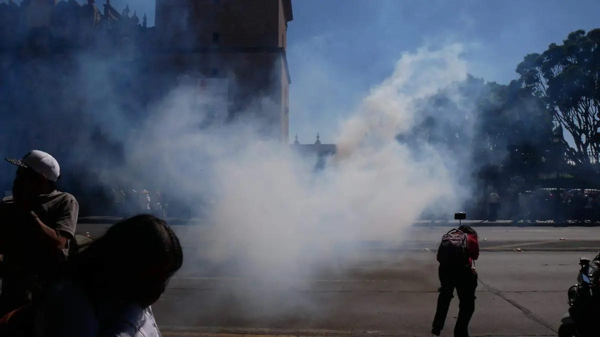 Choques, detenciones y gas lacrimógeno en segundo día de protestas en Morelia por asesinato de Carlos Manzo