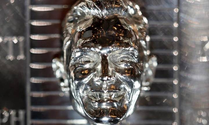 El rostro de Álex Palou ya está esculpido en el trofeo de las 500 Millas de Indianápolis