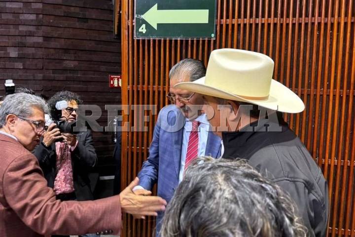 Acuerda Monreal con campesinos  mesas sobre Ley de Aguas