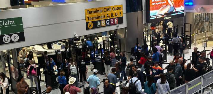 Más de 800 vuelos cancelados en EE.UU. en "inédita" reducción de tráfico