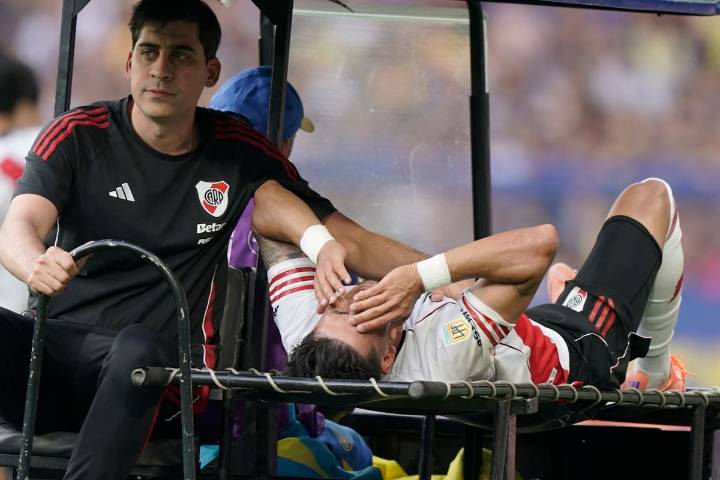 Sin consuelo. Se conoció la lesión que sufrió Maximiliano Meza en el superclásico y cuánto tiempo estará inactivo