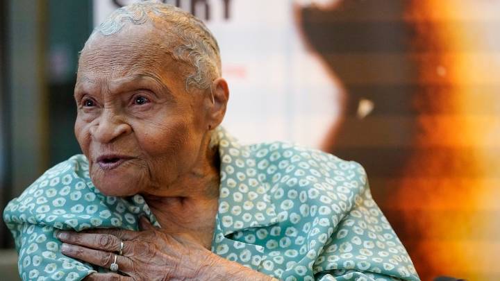 One of the 1921 Tulsa Race Massacre's last survivors, Viola Ford Fletcher, dies at age 111