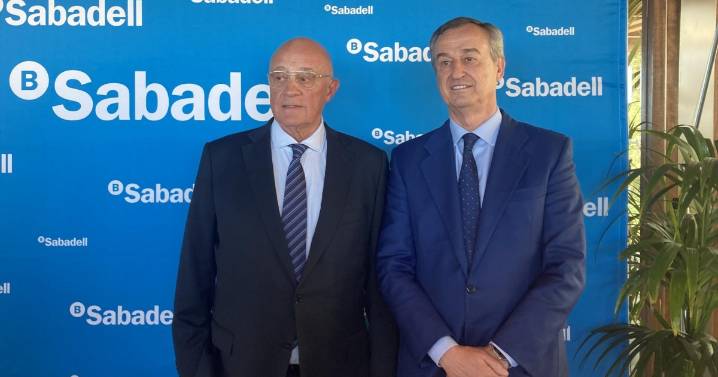 Banco Sabadell recompensa a sus empleados con 300 acciones a cada uno por el fracaso de la opa de BBVA