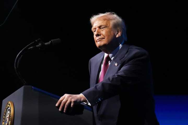 Trump promete bono de 2 mil dólares para cada estadounidense por ingresos de aranceles