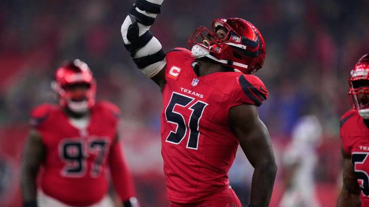 Texans get 8 sacks and Calen Bullock forces 3 turnovers in Houston's 23