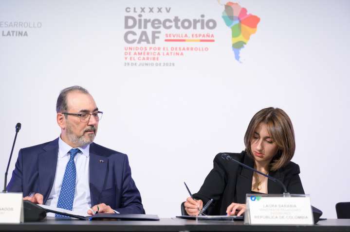 CAF aprueba más de USD 700 millones para impulsar el desarrollo sostenible, la salud mental y la conectividad aérea en Colombia