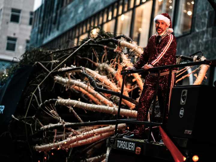 8 photos show that the holidays have now come for New York City