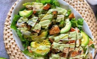 Receta de ensalada con salsa cremosa de palta para este verano