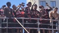Hinchas de Flamengo vitorean a Pulgar con cántico viral en festejo de la Libertadores... Las imágenes y los mensajes que dejaron Alexis y Vidal El "Mengao" celebró el título en Río de Janeiro.