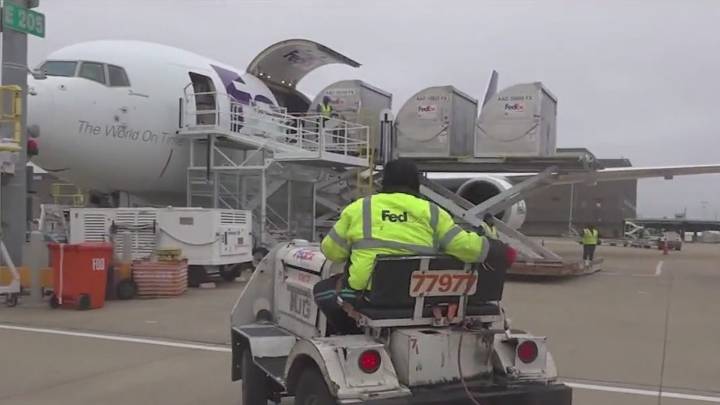 Government shutdown could cause a dangerous domino effect for airlines