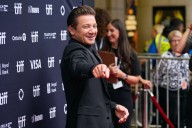 Jeremy Renner niega rotundamente el acuerdo con la directora Yi Zhou