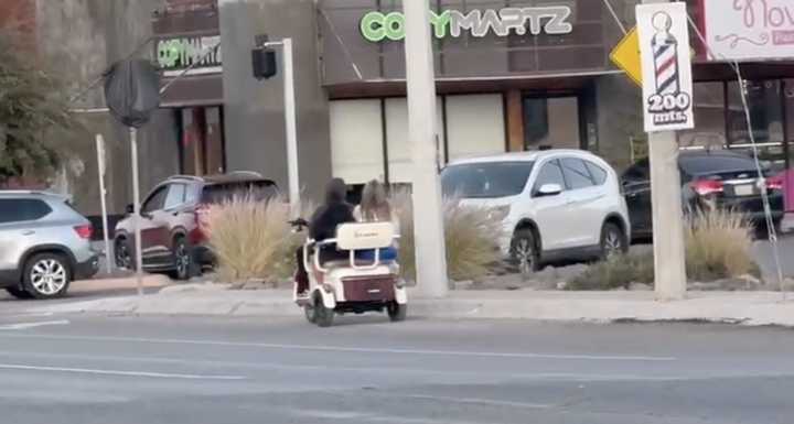 Denuncian desplazamiento de triciclo eléctrico sin medidas de seguridad en la prolongación Teófilo Borunda