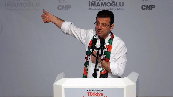 La fiscalía turca pide hasta 2.300 años de cárcel para el detenido alcalde de Estambul, principal rival político de Erdogan
