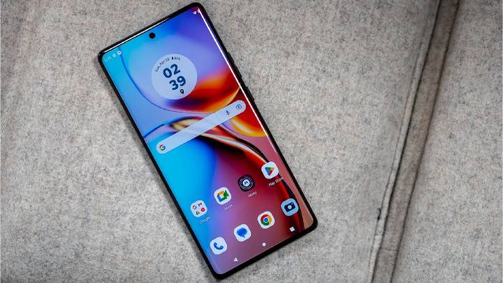 No way! This 2023 Motorola phone was absolutely iconic, and now it's 50% OFF ahead of Black Friday