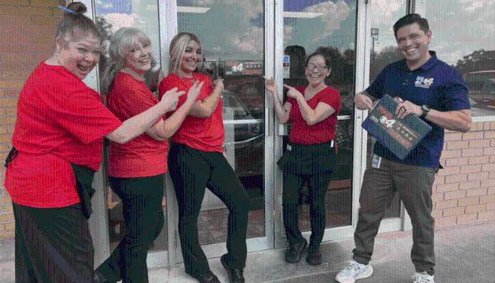 Lonnie's Down Home in Harlingen earns ¡Que Rico! Top Performer sticker