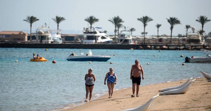 Egypt: Two dead after coach full of tourists crashes on Red Sea road