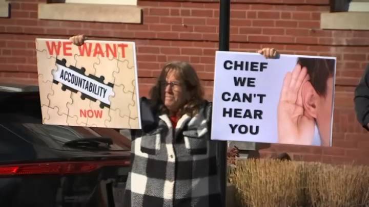 Hopkinton protest over pizza shop owner not on sex offender registry