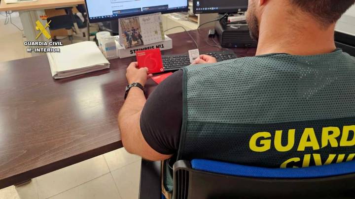 Detenidas dos personas por estafar con anuncios falsos de viviendas vacacionales en Valverde del Camino