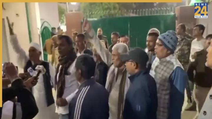 WATCH | Patna: RJD supporters stage protest at 10 Circular Road outside Lalu-Rabri residence, raise ‘Sanjay Yadav Murdabad’ slogans