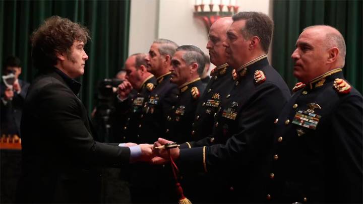 Javier Milei encabeza la entrega de sables a nuevos jefes militares y profundiza el vínculo con Israel