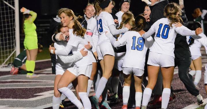 Saratoga Springs girls' soccer keeps digging deep, heading back to state tournament
