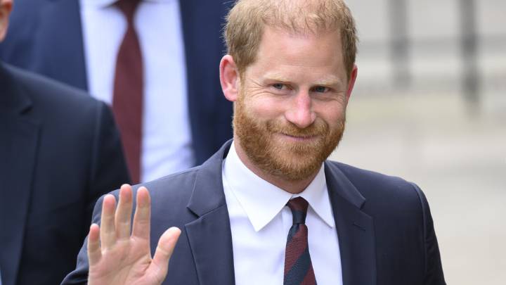 Prince Harry apologises for wearing the wrong hat to a baseball game