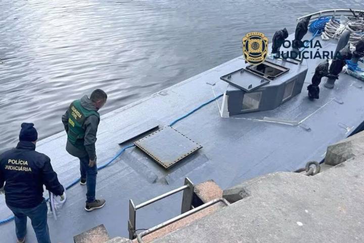 Portugal detiene a cuatro venezolanos en semisumergible con 1,7 toneladas de droga