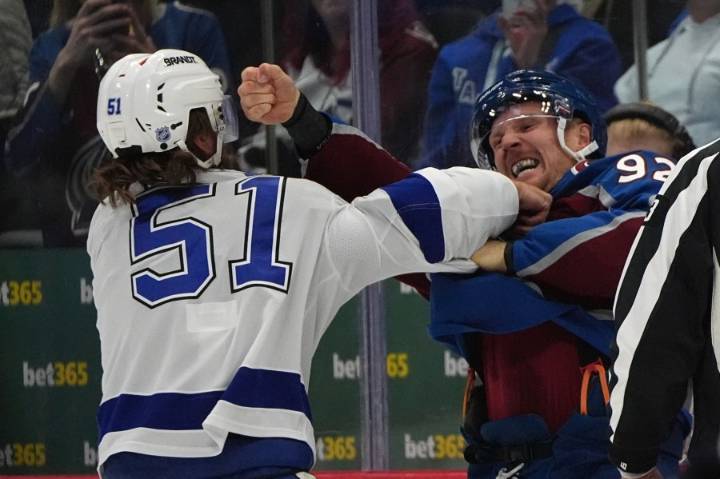Olofsson, Wedgewood lead Avalanche past Lightning 3